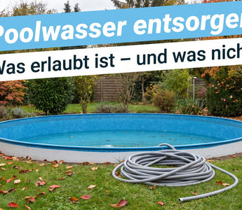 Aufstellpool im Herbstgarten mit abgesenktem Wasserstand und aufgerolltem Gartenschlauch daneben