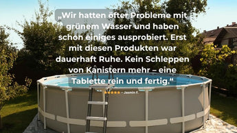 Ein runder oberirdischer Pool mit klarem Wasser steht in einem sonnigen Hinterhof mit Bäumen und Häusern. Eine Bewertung über Poolprodukte auf Deutsch wird eingeblendet, mit einer 5-Sterne-Bewertung und dem Namen "Jasmin F.".
