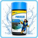 Auf dem Bild ist eine Flasche des Poolklärmittels „Tetra PoolXlar“ zu sehen, im Hintergrund sind Wasserspritzer zu erkennen, und auf dem Etikett posiert eine Superhelden-Zeichentrickfigur neben der Flasche.