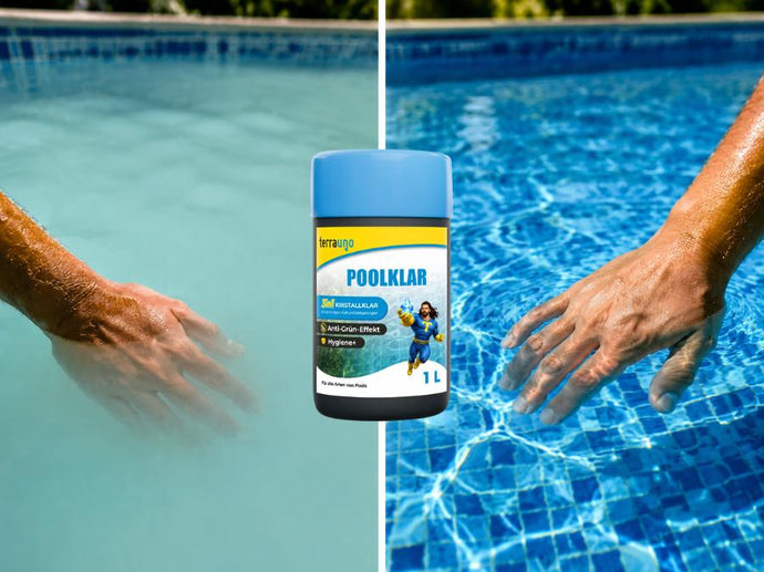 Ein Vergleich zweier Schwimmbecken: links trübes Wasser, rechts klares blaues Wasser, in beiden sind die Hände einer Person zu sehen, und in der Mitte steht eine Flasche mit einem Schwimmbeckenklärer mit der Aufschrift „POOLKLAR“.