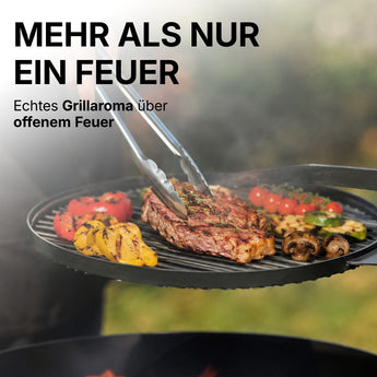 Grillen über offenem Feuer auf dem Grillrost der CookKing Montana X