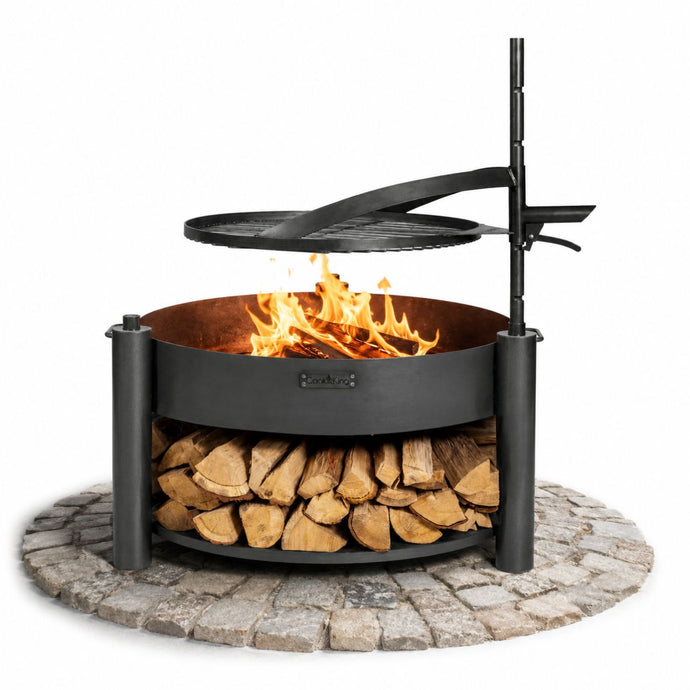 CookKing Montana X mit Feuer, Grillrost und Holzlager