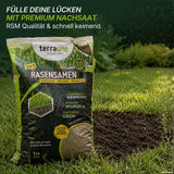 Eine offene Packung „TerraUno Unkrautschreck Paket“ steht auf einem grünen Rasen, der in Sonnenlicht getaucht ist. Auf der Verpackung ist ein deutscher Text zu lesen, der die schnelle Keimung, kräftige Wurzeln und üppiges Grün hervorhebt.