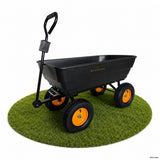 Gartenwagen Prakta M mit Grünschnitt und Gartenwerkzeug beladen auf der Terrasse